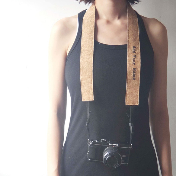 【名入れ刺繍入り】 CORK Camera Strap コルクカメラストラップ ネック デジカメ・コンパクトカメラ・携帯 1枚目の画像