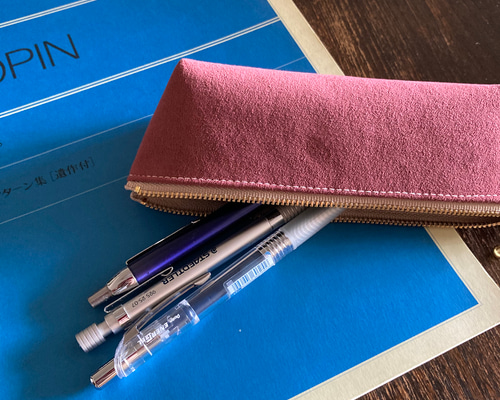 高級人工皮革のエレガントなペンケース【ダフニー ピンク /Daphne Pink