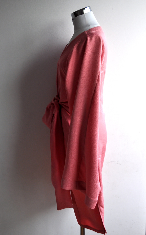 サンプルセール　ピンク　プランジネック　着物袖膝丈ドレス 5枚目の画像