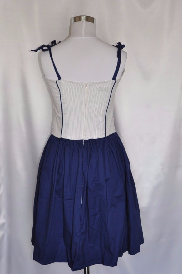 【SALE】1点もの|春夏　ストライプ　ネイビーブルー　キャミワンピース　切り替えドレス　膝上丈　ギャザースカート 3枚目の画像