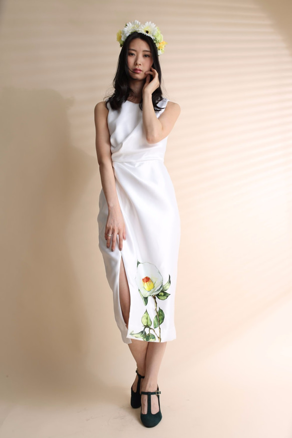 受注生産 | 椿柄　ホワイトドレス　フラワーモチーフ　モダンウェディングドレス　パーティードレス　スリーブレス 4枚目の画像