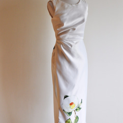 受注生産 | 椿柄　ホワイトドレス　フラワーモチーフ　モダンウェディングドレス　パーティードレス　スリーブレス 9枚目の画像