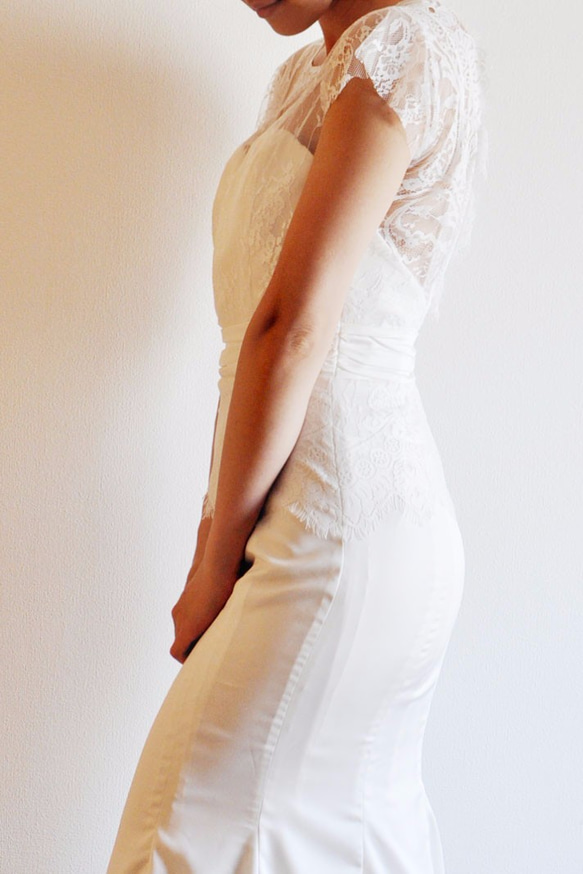 1点もの | レース　袖つき　バックＶ　フラワーモチーフ　マーメイド　ウェディングドレス　サンプルセール 7枚目の画像