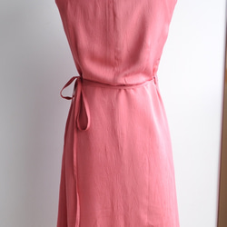 1点もの着物リメイク　カシュクールワンピース　ウエストリボン　着物ドレス　ミディ丈　ノースリーブ　シルク　ピンク　ラップ 9枚目の画像