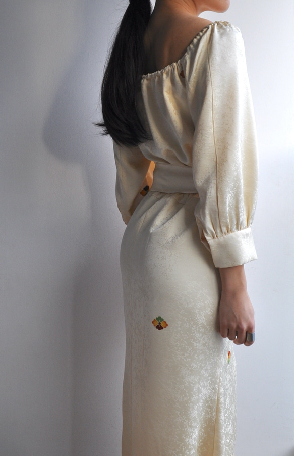 SALE 着物リメイク クリーム色 柔らかシルクの長袖ソフトマーメイドドレス 9枚目の画像
