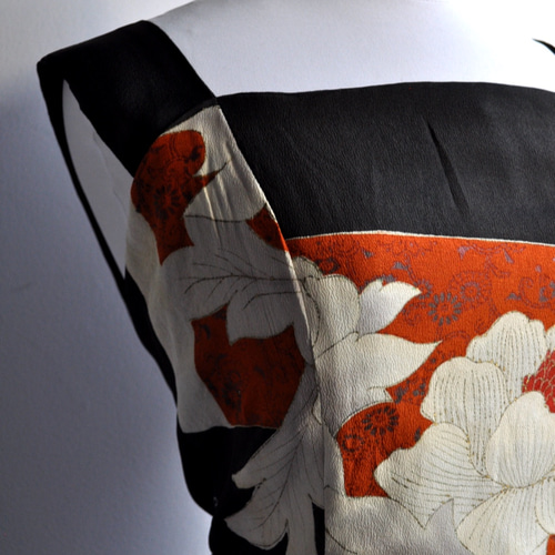 着物リメイク 黒留袖から作った2wayビスチェ (S07) その他トップス