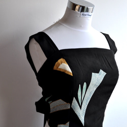 着物リメイク ブラック　ゴールド刺繍入り　黒留袖で作った2wayビスチェ (S29) 3枚目の画像