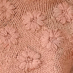 【完売】ウール・花刺繍ハイネックプルオーバー（N-400087-ベージュ）・ペルーニット 6枚目の画像