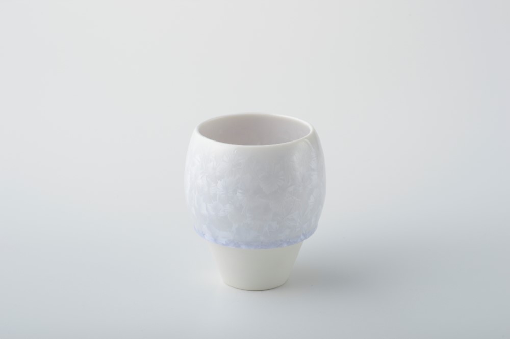 結晶がキラキラと花のように浮かぶカップ　花結晶（白）カップ　磁器