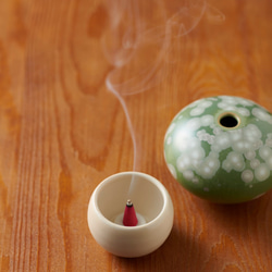 コロンとしたかたちが可愛いきのこ型の香炉　きの香（きのこ・陽光・緑）　香炉　磁器 11枚目の画像