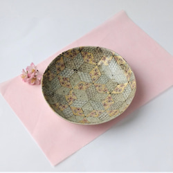 細かさと美しさにため息が出そうなうつわ。　菱古紋桜　6寸皿　陶器 1枚目の画像