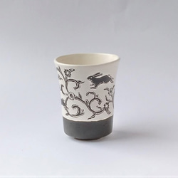 花唐草兎フリーカップ　陶器 2枚目の画像