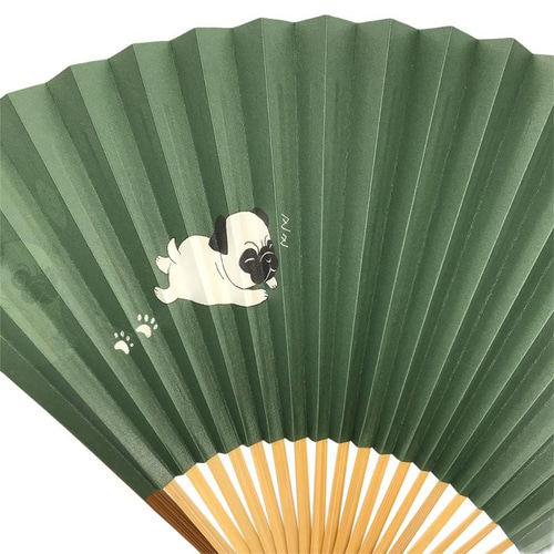 金ウン扇子 パグ/緑 [わんにゃん見返し扇子] ~京扇子～ 楽しい仕掛け