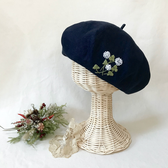 【大人】国産リネン ネイビー　クローバー刺繍 ベレー帽　 3枚目の画像