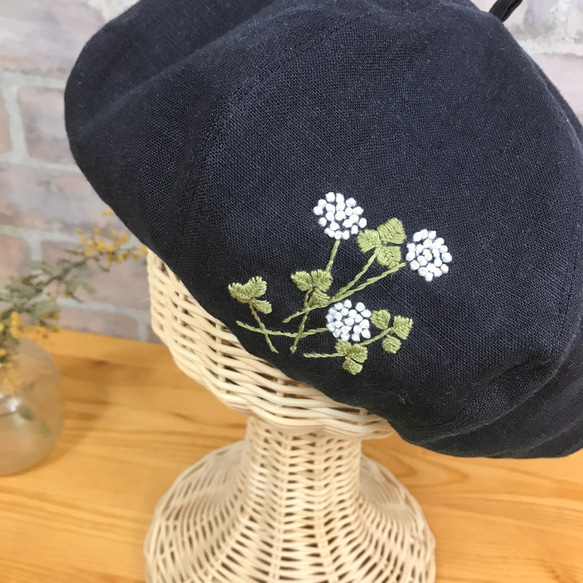 【大人】国産リネン ネイビー　クローバー刺繍 ベレー帽　 4枚目の画像