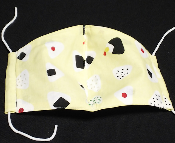 【送料無料】遊び心マスク(おにぎり黄色)フィルターポケットあり 2枚目の画像