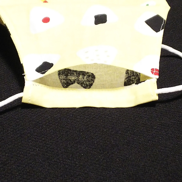 【送料無料】遊び心マスク(おにぎり黄色)フィルターポケットあり 3枚目の画像