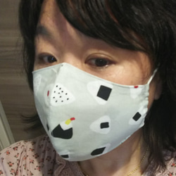 【送料無料】遊び心マスク(おにぎりグレー)フィルターポケットあり 4枚目の画像