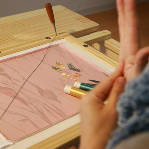 エディ刺繍台セット（A4サイズ刺繍枠と傾斜式スタンドのセット