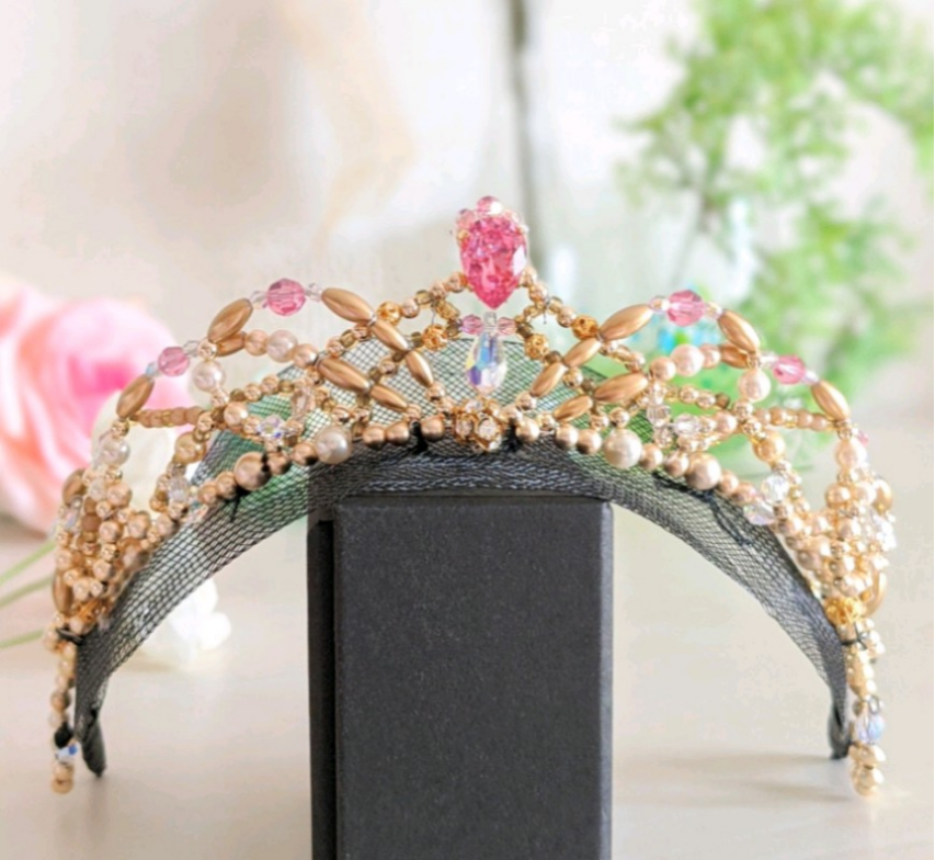 バレエ　ティアラ　オーロラ　ピンク　ゴールド　編み込み コンクール　撮影　素敵　派手 発表会　頭飾り　金