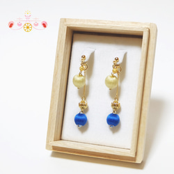 イロドリ南天の耳飾り-真珠色と瑠璃色-(ピアス・イヤリング) 2枚目の画像