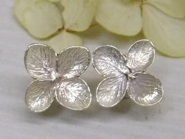 『花の誇り』アジサイ＊925/K18gp 14kgf pierce