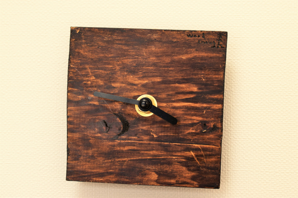 ヒノキの無垢材木製時計(ウォールナット) 3枚目の画像
