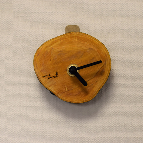 木製皮付きの切り株時計(シナ科) 掛け時計・置き時計 yachi 通販