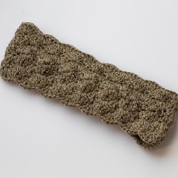 ナチュラルカラーのウールで暖か編みヘアバンド。長さ調整可能なカチュームタイプ。 3枚目の画像
