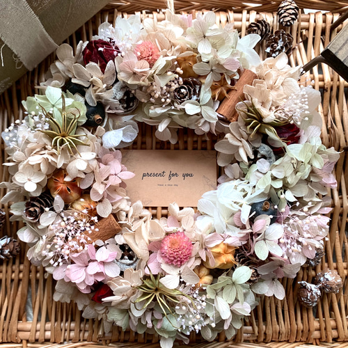 さりげなく飾るリース○ドライフラワーリース