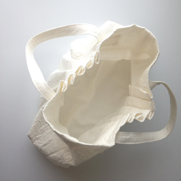 生成りの綿麻プリーツトートバッグ・Ｓサイズ 5枚目の画像