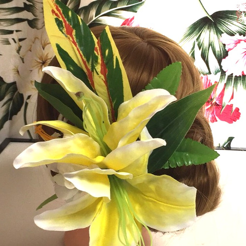 たあさま専用　フラダンス髪飾り　グリーンシンビジュームブーケ　ヘアクリップ たあさま専用 フラダンス髪飾り グリーンシンビジュームブーケ