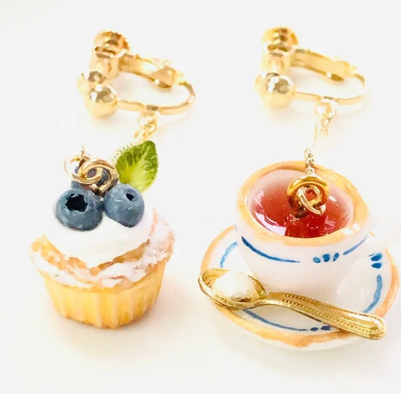 【Fleurs et Annette】 No.14 ブルーベリーカップケーキのイヤリング 2枚目の画像
