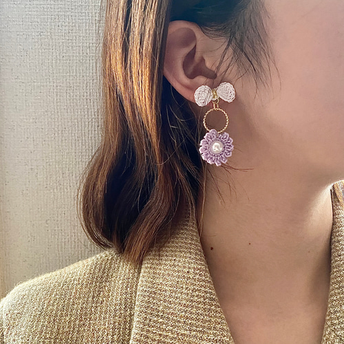 バンビのピアス・イヤリング (全2色) かぎ針刺繍 ピアス（スタッド・一