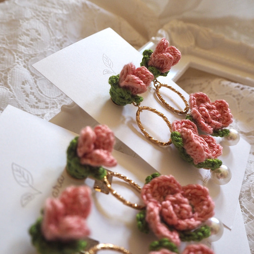 桃色のバラ ピアス・イヤリング かぎ針刺繍 ピアス（スタッド・一粒