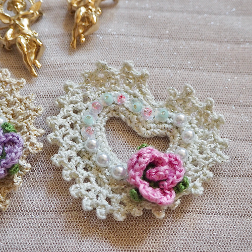 トゥインクルのブローチ・コサージュ (ピンク)かぎ針刺繍