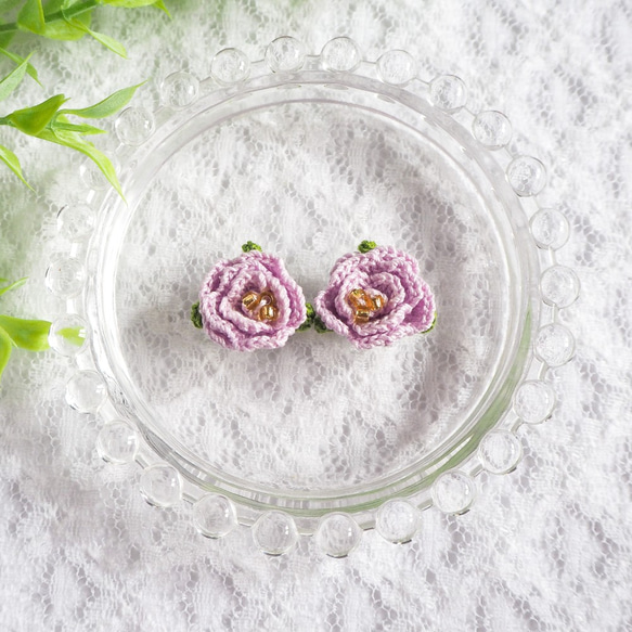 一輪の薔薇(パープル：全5色) ピアス・イヤリング　かぎ針刺繍 1枚目の画像