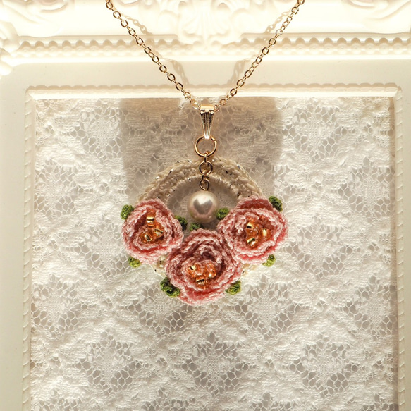 薔薇の鐘(ピンク：全5色) ペンダントトップ　かぎ針刺繍 3枚目の画像