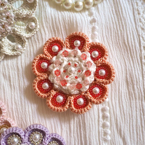 ブローチ ✩*॰本物のお花を✩*॰ ストーンつき 楽天市場】桜 の 枝 つき ブローチ☆ギフトポーチ付き☆ : Aquarius