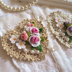 甘いお花のデザート ブローチ (全2色)　かぎ針刺繍 2枚目の画像