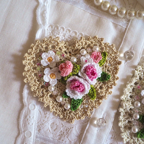 甘いお花のデザート ブローチ (全2色)　かぎ針刺繍 3枚目の画像