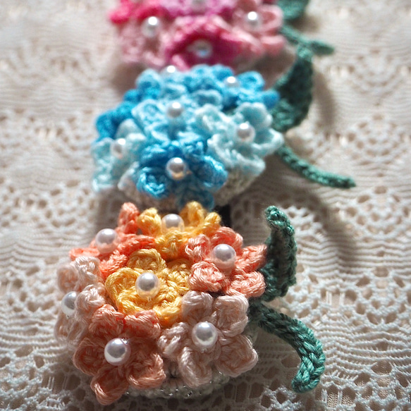 紫陽花ヘアアクセサリー/ヘアピン (全3色)　かぎ針刺繍 2枚目の画像