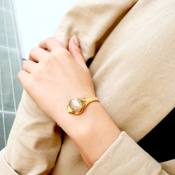 [Hi-Bi] Luminous Shell x Smoky Quartz Doublet Bangle 第5張的照片