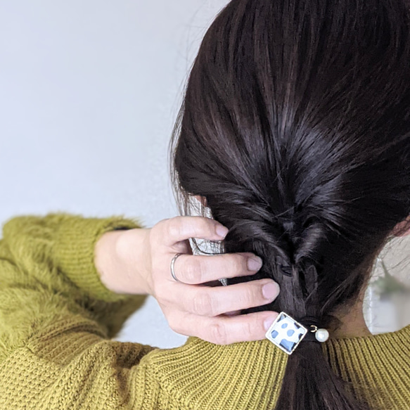 牛柄のリンクコーデ　女の子の小さなスクエアのヘアゴムとコットンパールのヘアゴム　モウ柄　ホワイトデーにも 9枚目の画像