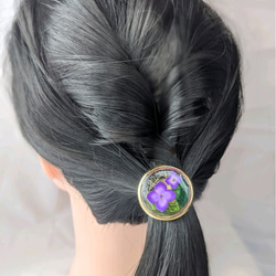 紫陽花の小さなイヤリング（ピアス）とクリアなヘアゴム　女の子の小さなヘアゴムのセット　母の日にも　帯留めに変更可能 3枚目の画像