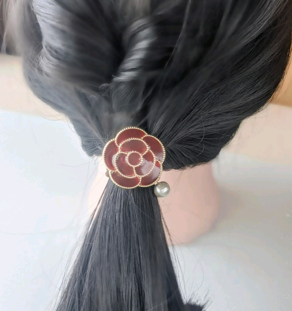 （6月の誕生花）深紅の薔薇のポニーフック　コットンパールつきのヘアゴムセット 4枚目の画像