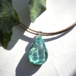 Sea glass pendant　L＊エメラルドグリーン 1枚目の画像