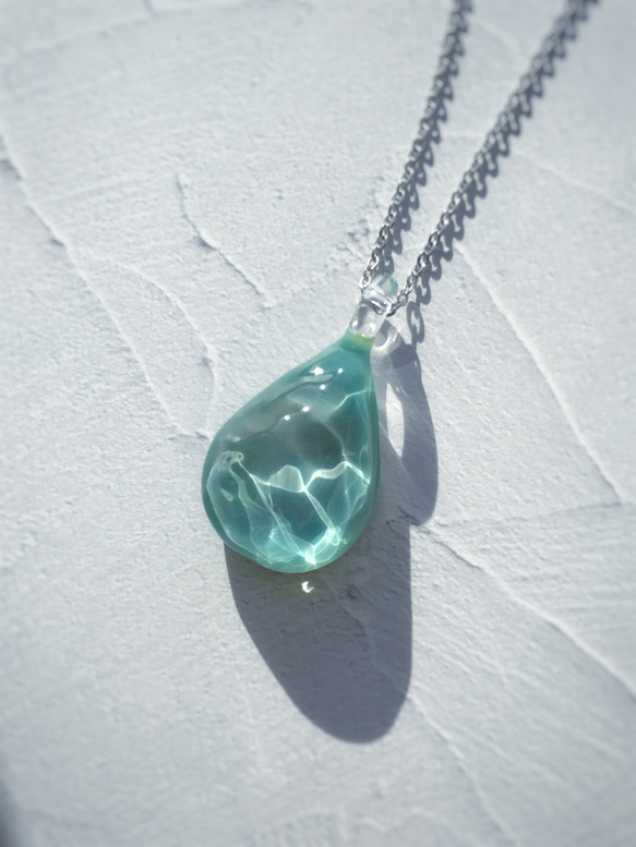 Sea glass pendant　L＊エメラルドグリーン 2枚目の画像