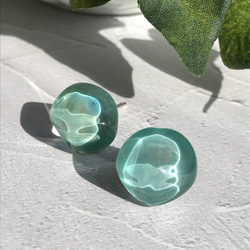 Creema限定！Sea glass ピアス／イヤリング（揺れないタイプ）＊エメラルドグリーン 1枚目の画像