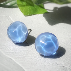 Creema限定！Sea glass ピアス／イヤリング（揺れないタイプ）＊ライトブルー 1枚目の画像